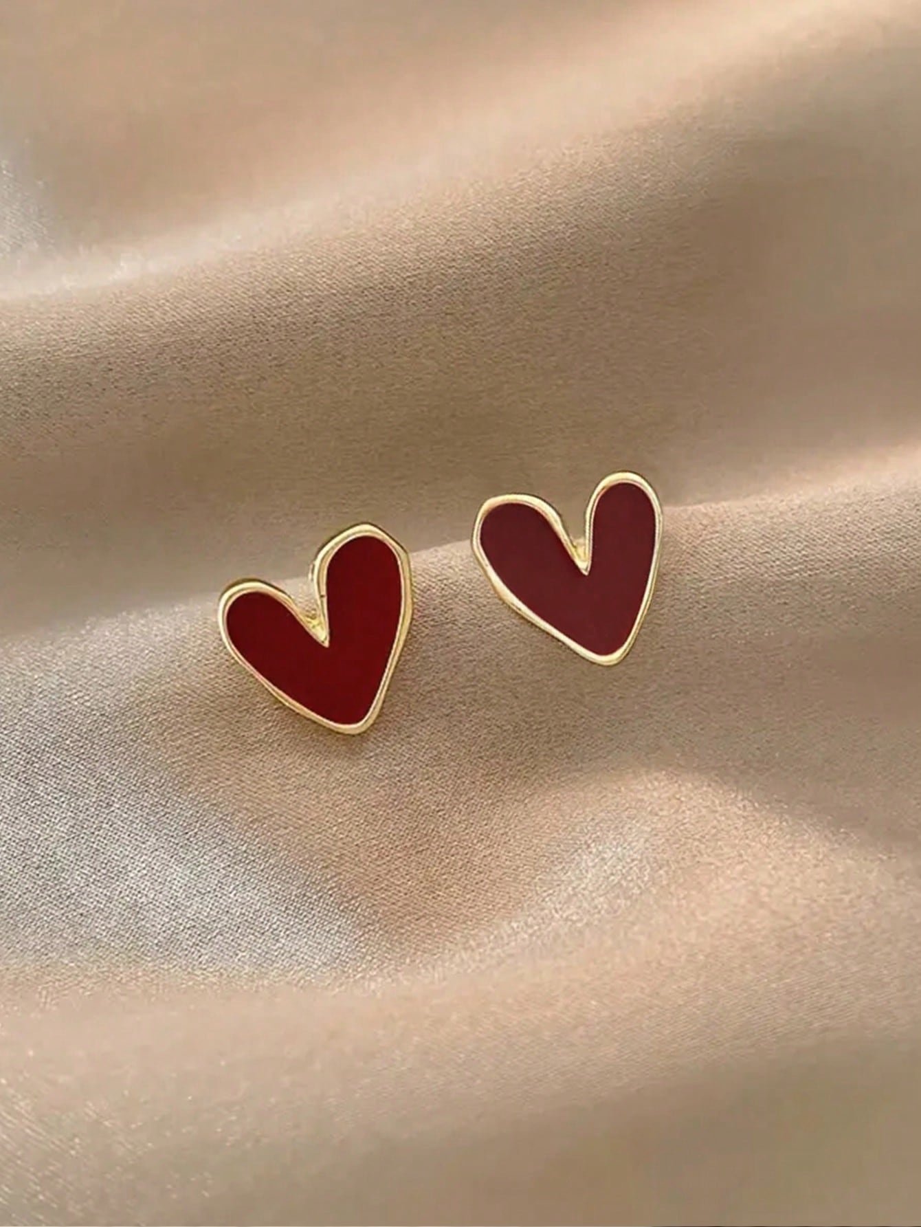 زوج واحد من أقراط القلب